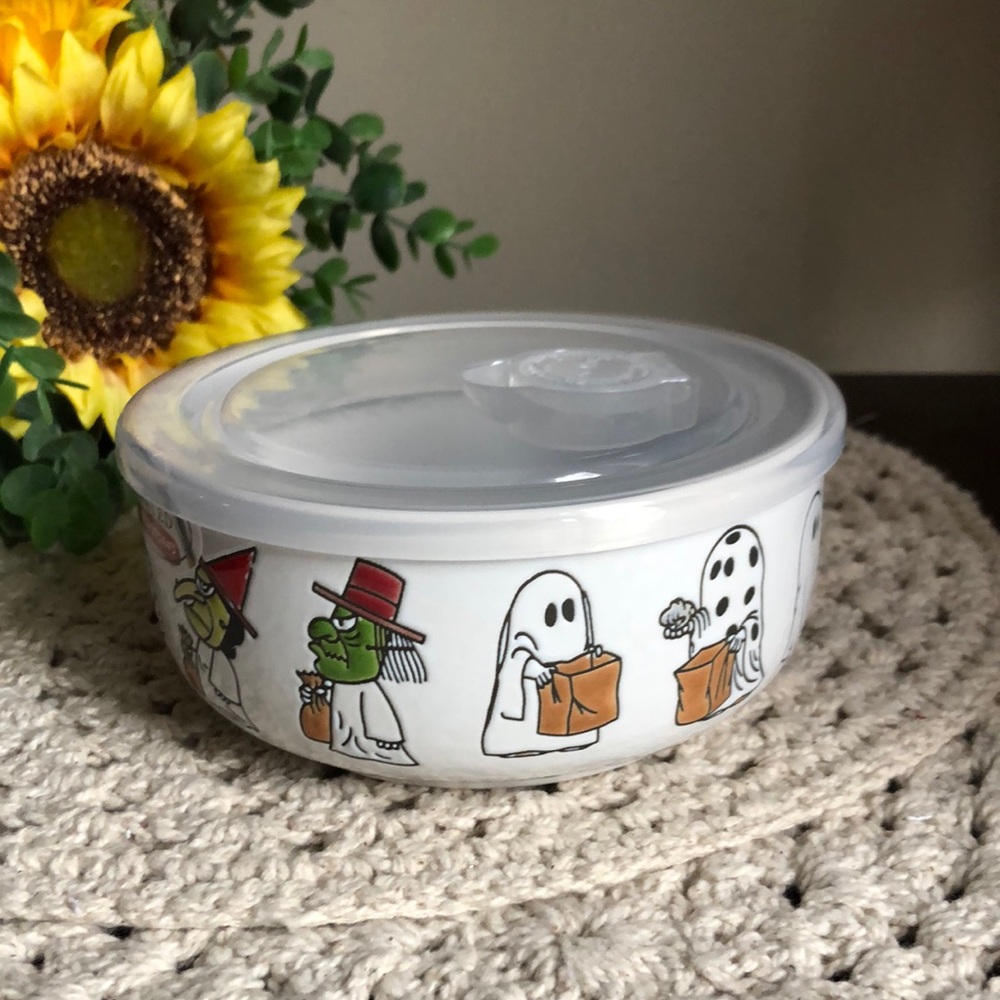 Peanuts White Ceramic Halloween Bowl with Lid